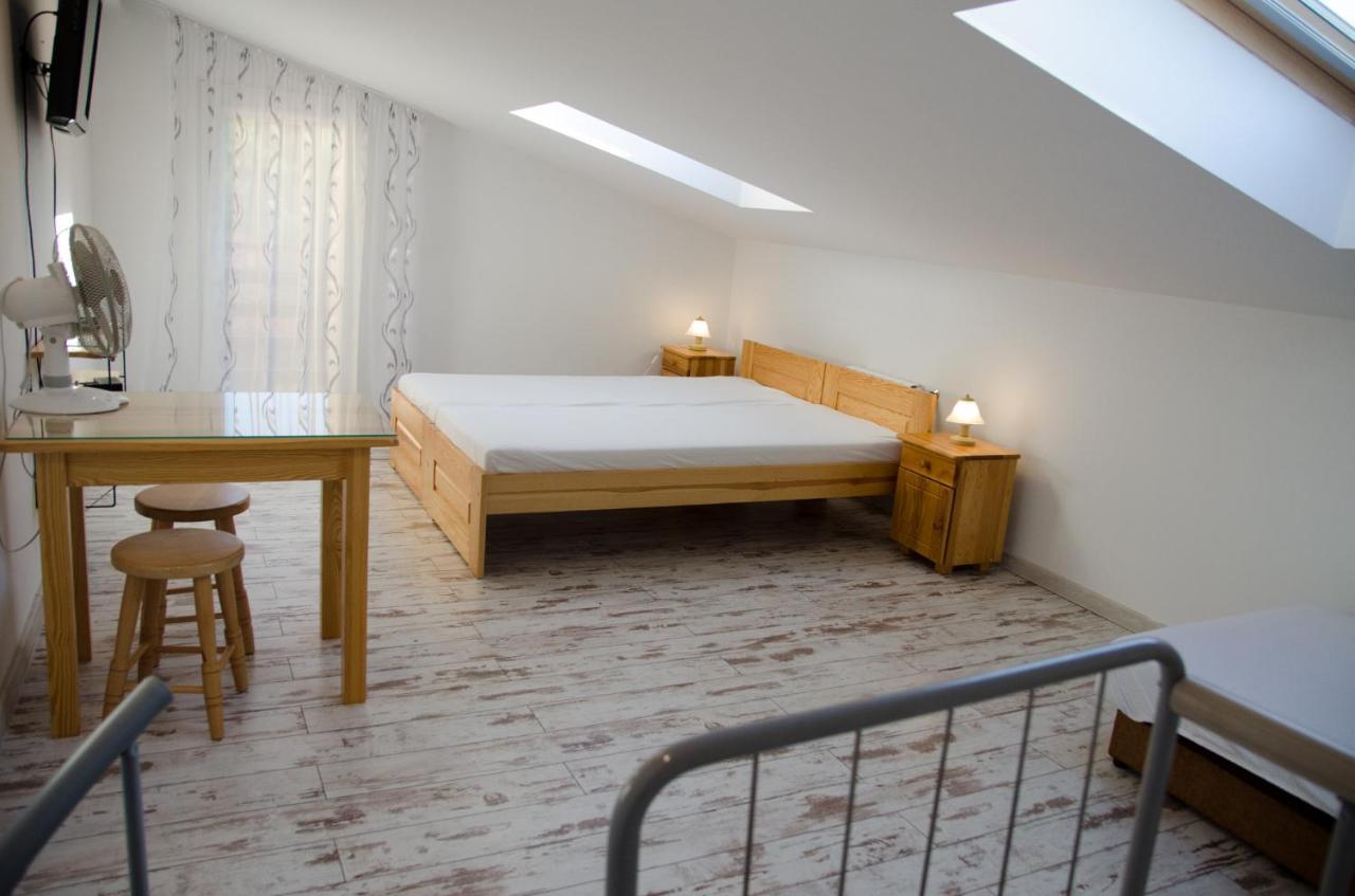 Pod Debami Vila Wadowice Exterior foto